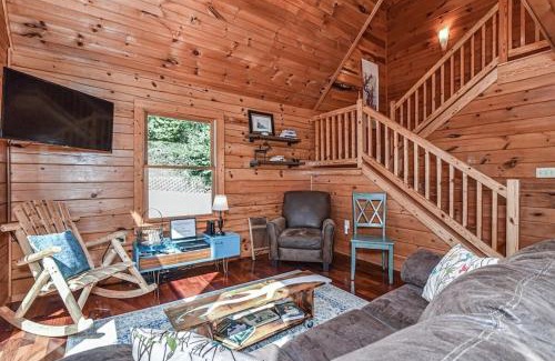 Marion House | Spectacular Log Cabin Home 45 minutes to Asheville