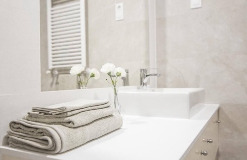 Cuatro Caminos Apartment | SPECTACULAR. Luxury Comfort. Sunny Golden Mile business. BERNABÉU