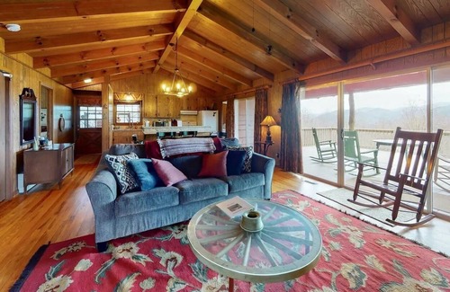 Clayton Cabin | spectacular mountain view cabin