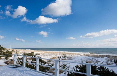 Suffolk County House | Spectacular Oceanfront Beach House