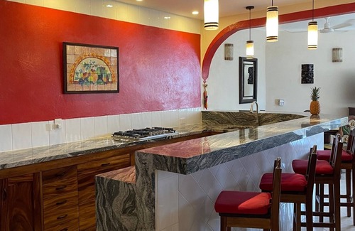Hidalgo Condo | Spectacular Ocean Views! Walk to beaches, restaurants & shops!