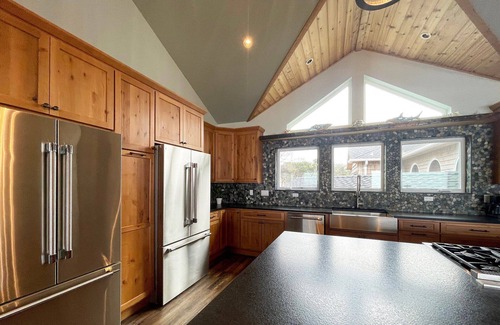 Seal Rock House | Spectacular Ocean Front Home - 30+ Night Stays! Hot Tub, Dog Friendly!