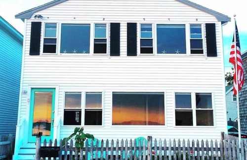 Minot House | Spectacular Ocean Sunsets I Pet Friendly