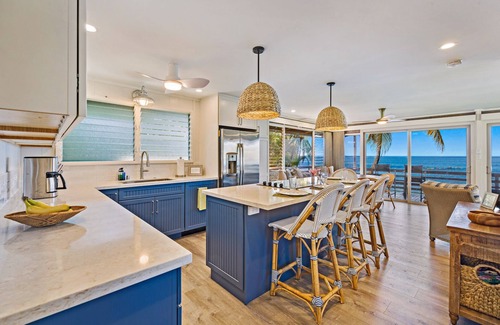 Wailea House | Spectacular Oceanfront Home! Watch turtles from deck while relaxing in the spa!