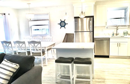 South End House | Spectacular Pet's ok. Cottage Sleeps 9