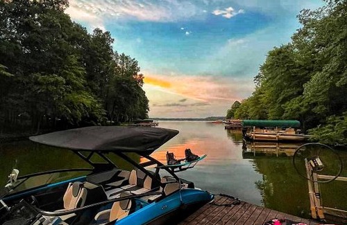 Lake Oconee Villa | Spectacular porch on Lake Oconee, just a few steps from the water