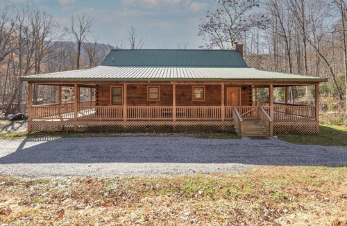Lynn Cabin | Spectacular private cabin, only 15 minutes to Tryon Equestrian Center!