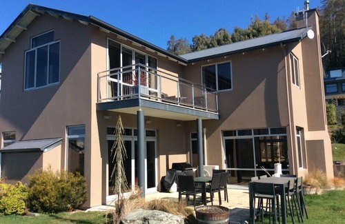 Queenstown House | Spectacular Queenstown Hill Lake views