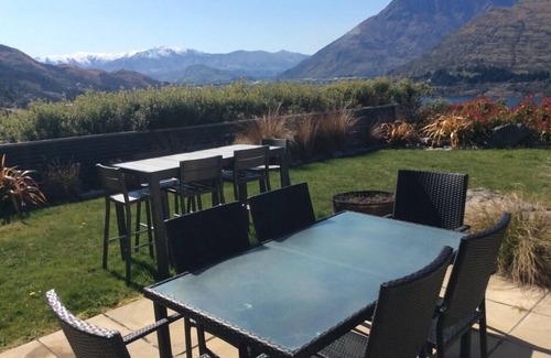 Queenstown House | Spectacular Queenstown Hill Lake views