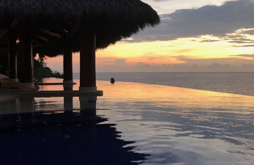 Ixtapa Condo | Spectacular Refurbished Beachfront Condo in Ixtapa/Zihuatanejo