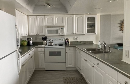 New Smyrna Beach Condo | Spectacular Sunrise, Beach Front CondonNew Smyrna Beach,FlnMonthly rentals only