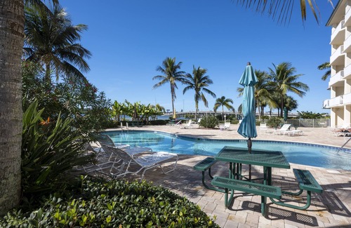 St. Petersburg - Clearwater Condo | Spectacular Sunset Views! Watch Dolphin from Your Balcony !