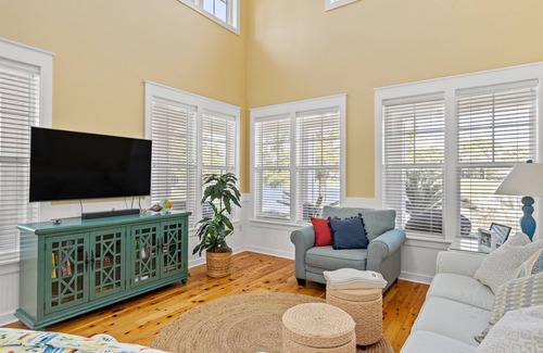 Laurel Grove House | Spectacular Updated Laurel Grove Home w/ New Kitchen and Bathrooms!
