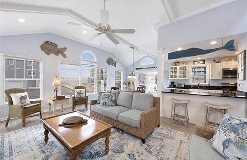 South Beach Haven House | Spectacular 5 Bedrooms, 4 Bathrooms - Steps To The Beach, Short Walk To The Bay