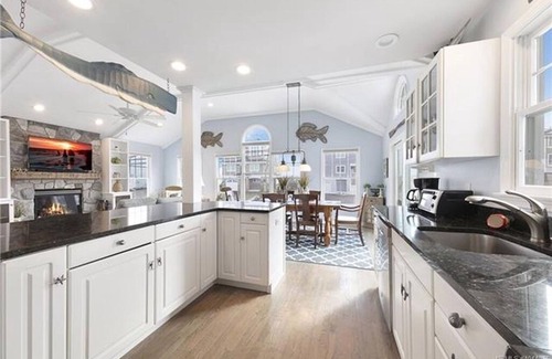 South Beach Haven House | Spectacular 5 Bedrooms, 4 Bathrooms - Steps To The Beach, Short Walk To The Bay