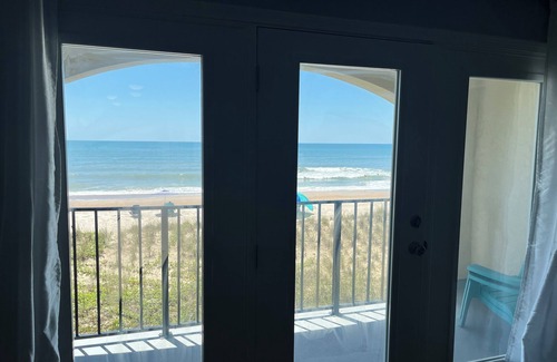 North Topsail Beach Condo | Spectacular Ocean Front Villa Capriani
