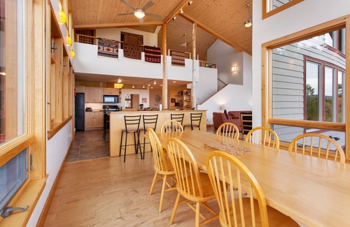 Southwest Harbor House | Spectacular Views, 4 min to Acadia, Walk to Town, Gas Fire Pit, Quietside