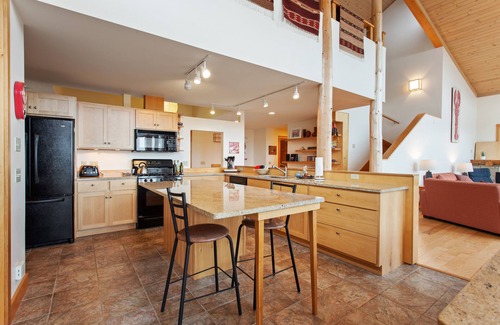 Southwest Harbor House | Spectacular Views, 4 min to Acadia, Walk to Town, Gas Fire Pit, Quietside
