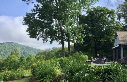 Woodstock House | Spectacular Views At This Luxury Country Estate, Walking Distance To Town