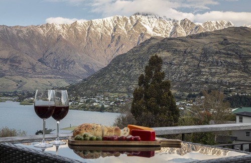 Queenstown House | Spectacular Views , Large & Modern , Perfect For Families & Large Groups