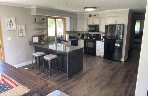 Suttons Bay House | Spectacular Views, Private Waterfront, Prime Location & Sleeps 10