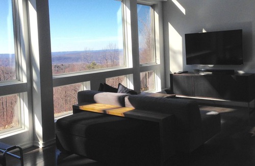 Warwick House | Spectacular Views-The Modern Mountaintop Retreat One hour from NYC