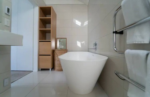 Sunshine Bay House | Spectacular views, warm, lots of rooms & spaces for all to enjoy