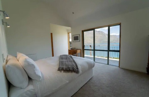 Sunshine Bay House | Spectacular views, warm, lots of rooms & spaces for all to enjoy