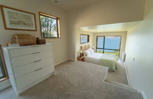 Sunshine Bay House | Spectacular views, warm, lots of rooms & spaces for all to enjoy
