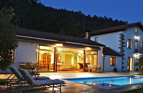 La Cavada Villa | Spectacular villa with swimming pool in La Cavada