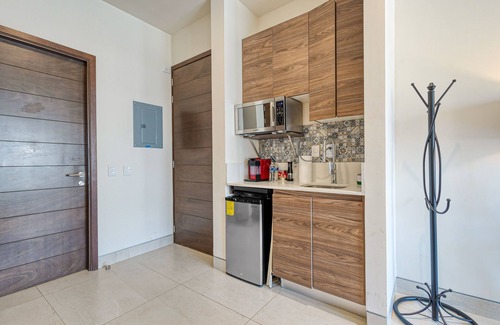 El Tezal Apartment | Spectacular Vista Vela Condos - near major attractions, AC & balcony grill
