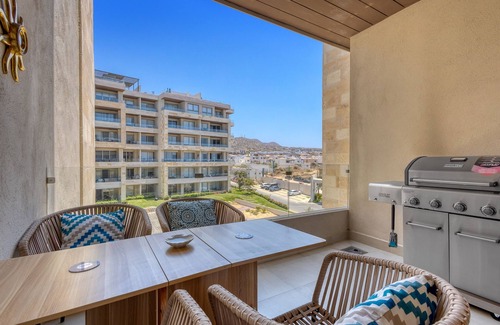 El Tezal Apartment | Spectacular Vista Vela Condos - near major attractions, AC & balcony grill