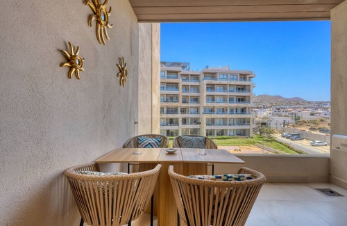 El Tezal Apartment | Spectacular Vista Vela Condos - near major attractions, AC & balcony grill