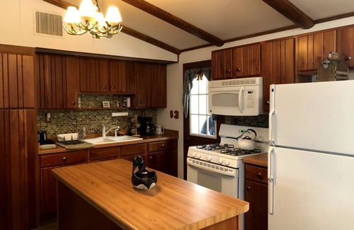 Hazelhurst House | Spectacular waterfront setting, comfy cabin