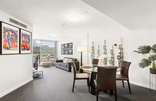 Woolloomooloo Apartment | Spectacular Waterfront with Cosmopolitan Lifestyle