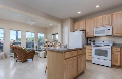 Ocean View House | Spectacular well stocked townhouse minutes from Bethany Beach