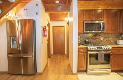 Brockway House | Speedboat Beach Cabin