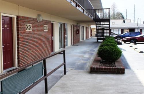 Bristol Hotel | Speedway Inn