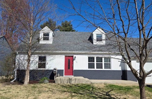 Speedway House | Speedway Large Home- 4 bed/2 bath walking distance to Motor Speedway.