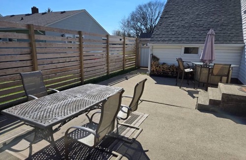 Speedway House | Speedway Large Home- 4 bed/2 bath walking distance to Motor Speedway.