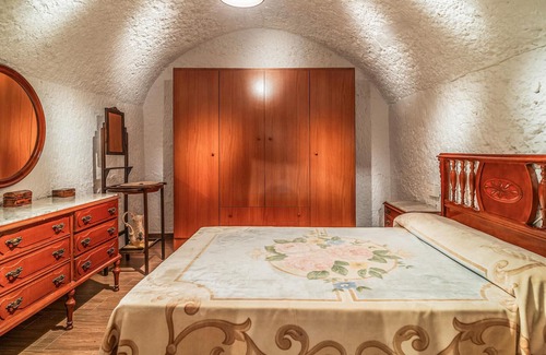 Guadix House | Spend a special vacation in this traditional and cozy cottage in Gaudix.