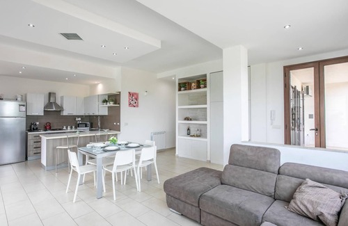 Brucoli House | Spend a wonderful vacation with the family in this comfortable pool holiday home.