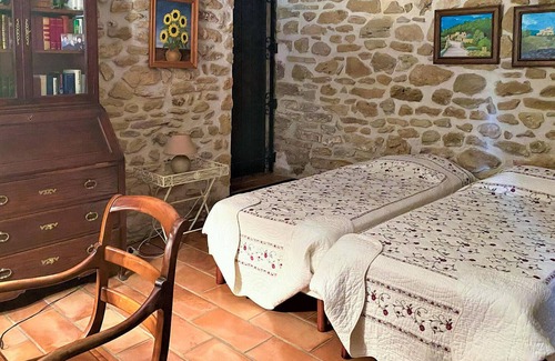 Sabran House | Spend a wonderful vacation with the family in this comfortable pool holiday home.