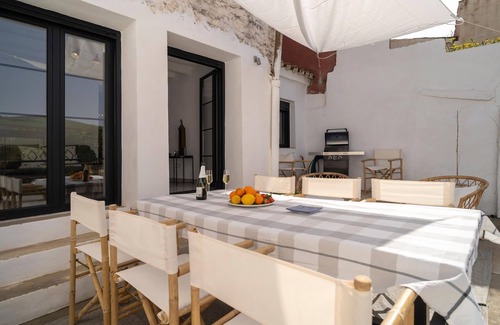 Riogordo House | Spend an unforgettable vacation close to nature in this beautifully located vacation home.