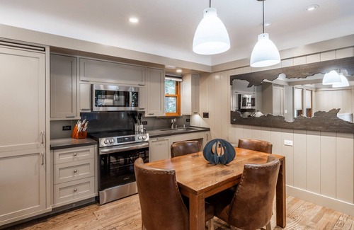 Homewood Cottage | Spend Fall by North Lake Tahoe! Accessible Cottage Near Lake and Ski Resort with Two Covered Porches
