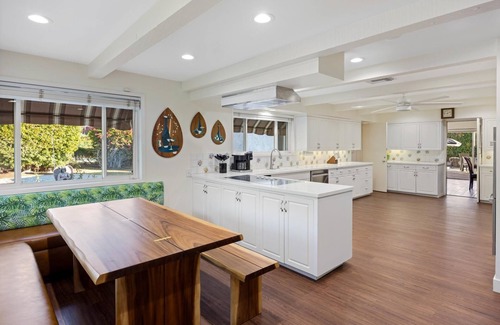Uptown Design District House | Spend Fall in Palm Springs! Movie Colony Estate Home! Tennis Court! Pool! Pool Table!