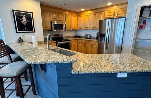 Daytona Beach Shores Condo | Spend the fall or the holidays at the beach-Great Rates and monthly discounts
