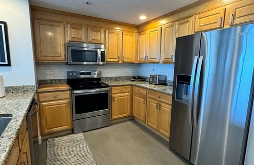 Daytona Beach Shores Condo | Spend the fall or the holidays at the beach-Great Rates and monthly discounts