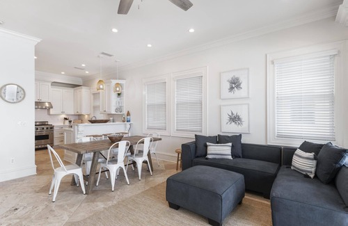 Delos House | Spend the Fall by the Beach! Frangista Beach! Private Pool! 5 Adult Bikes! Gulf Front!
