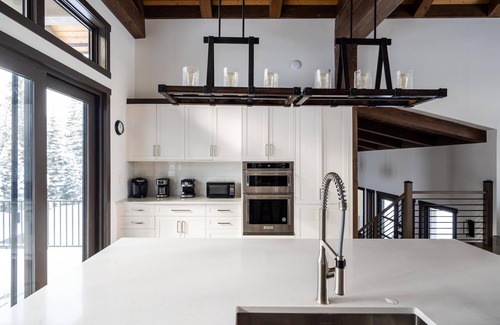 Spanish Peaks House | Spend the Holidays in Big Sky! Spanish Peaks Home with Sweeping Views and Private Hot Tub!